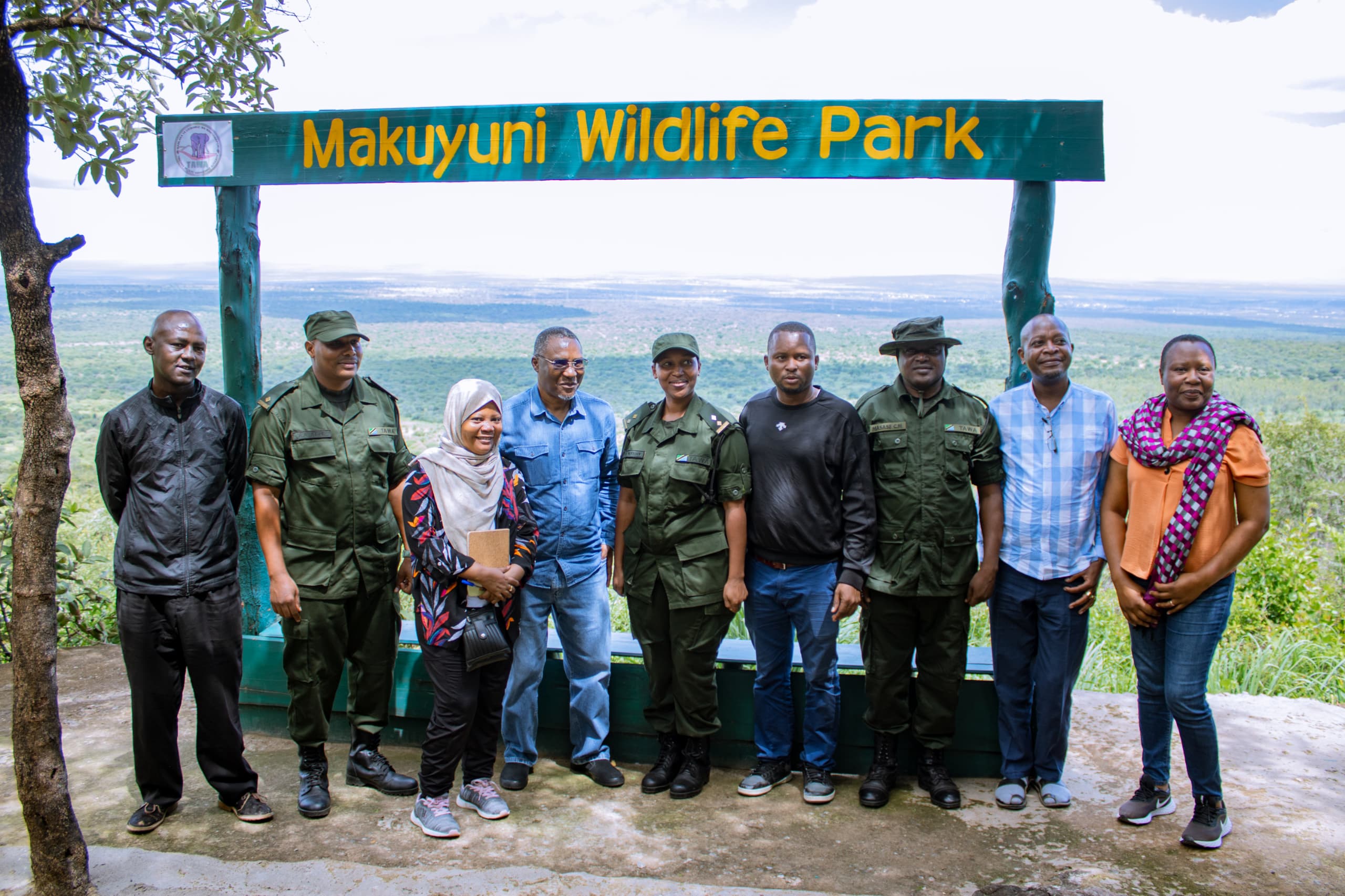 CHAMA CHA WAANDISHI WA HABARI ZA MAZINGIRA WATEMBELEA MAKUYUNI WILDLIFE PARK