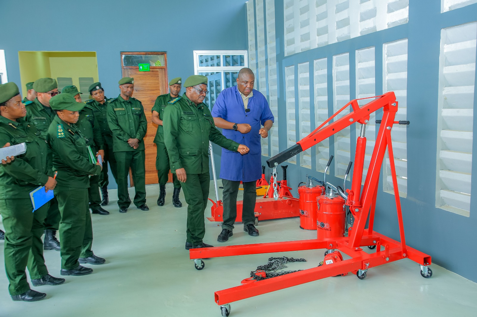 KAMISHNA MABULA AFANYA UKAGUZI WA  KARAKANA YA KISASA MANYONI, ATOA MAELEKEZO MAHSUSI