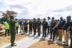 Afisa Uhifadhi-Miundombinu, Noti Mgaya akitoa ufafanuzi kuhusu ujenzi wa "Picnic Site" unaoendelea katika Pori la Akiba Mkungunero